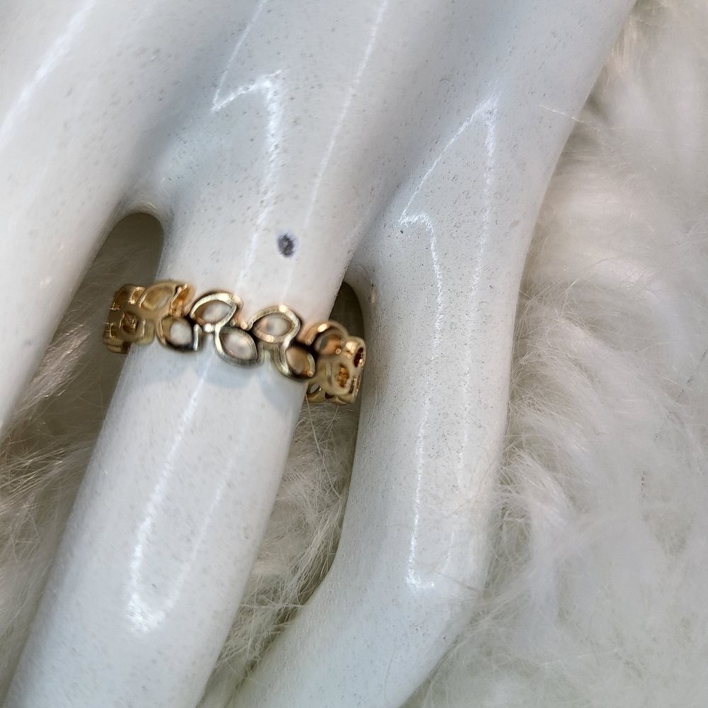 Guess Gold Leaf Design Band Size 7